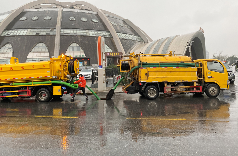 东江村商场管道清淤